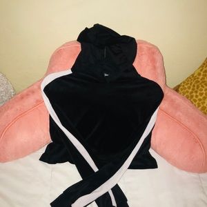 Forever 21 black/white velvet crop sweater